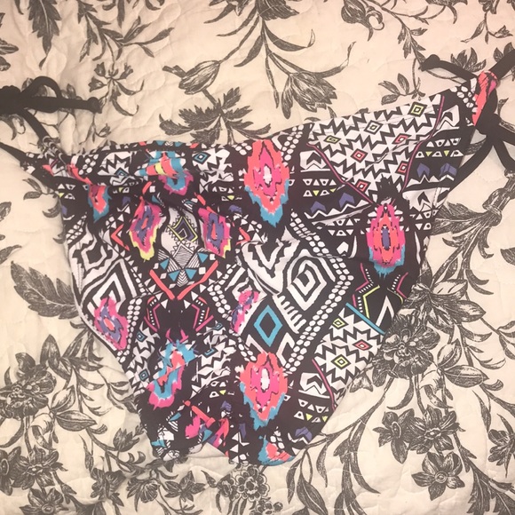 Xhilaration - Picture 4 of 8